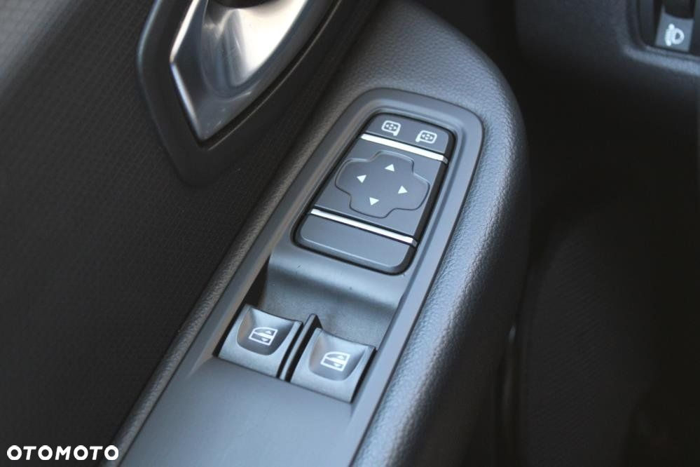 Renault Clio - 32