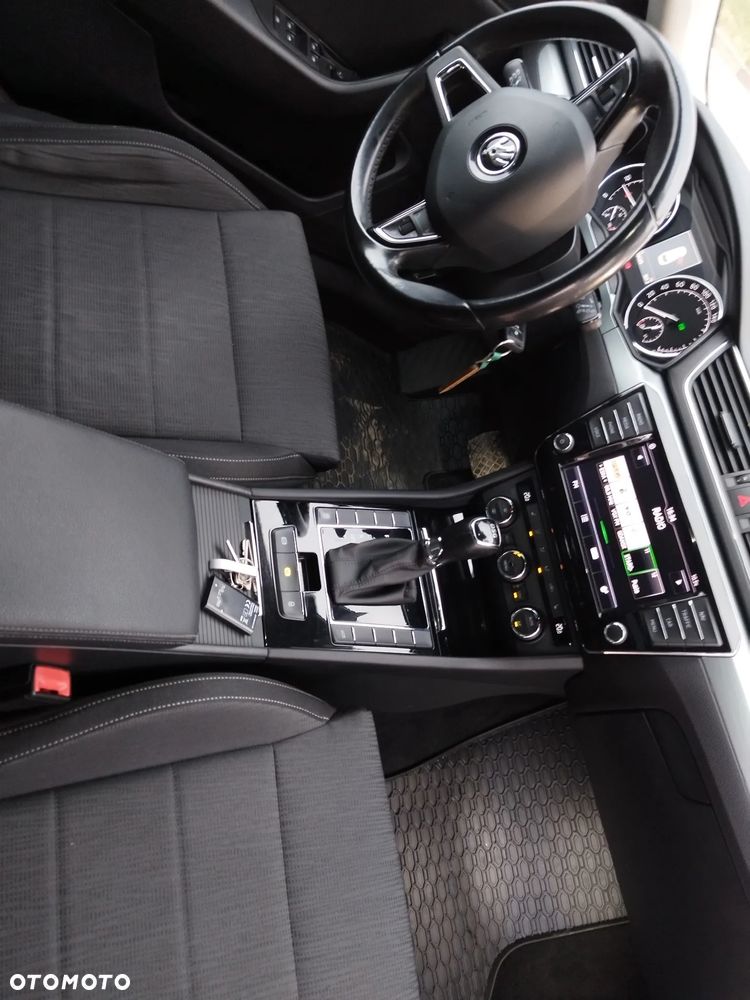 Skoda Superb 2.0 TDI DSG Style - 9