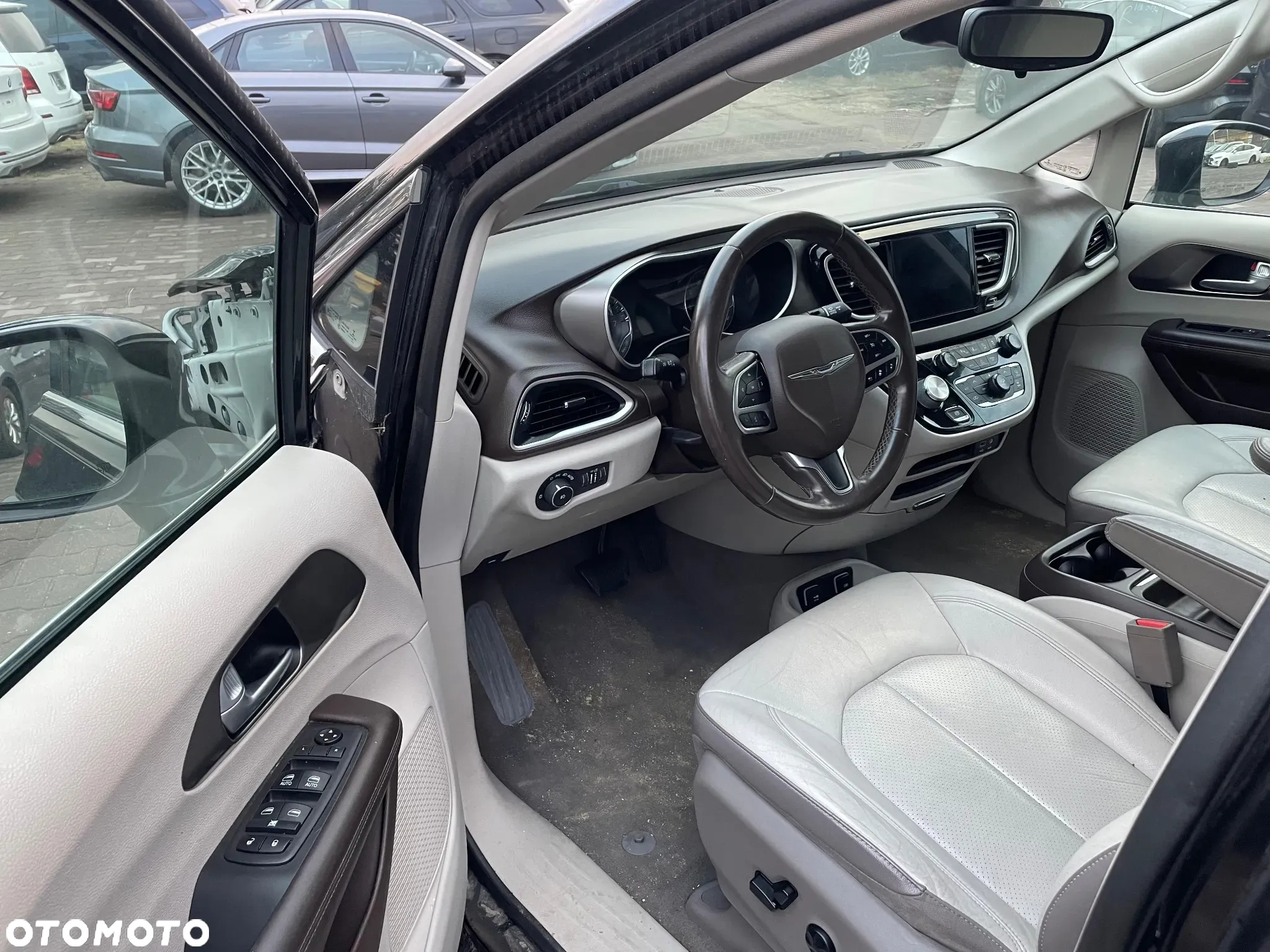 Chrysler Pacifica - 10