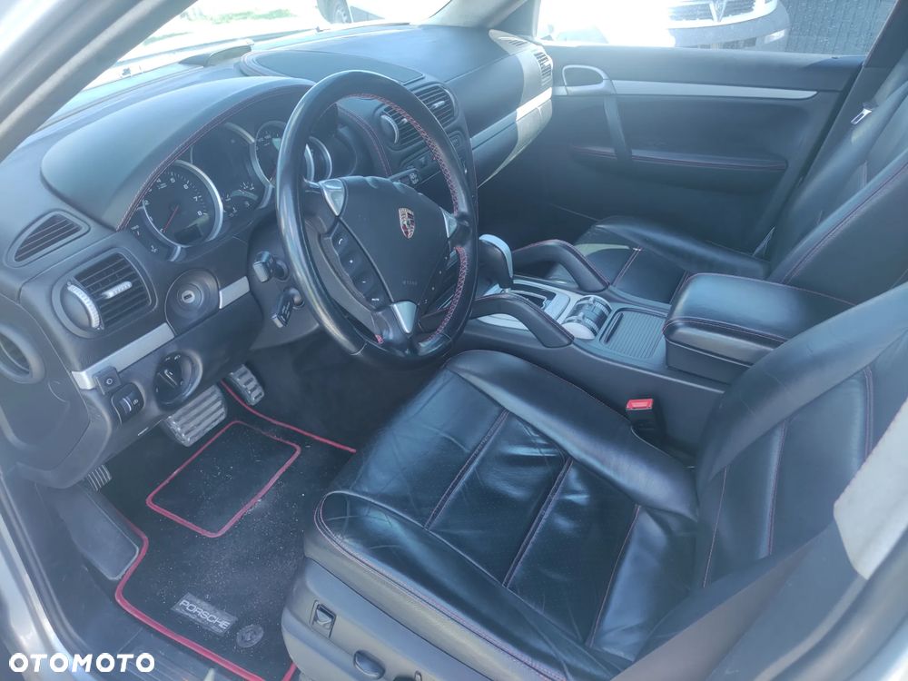 Porsche Cayenne - 6