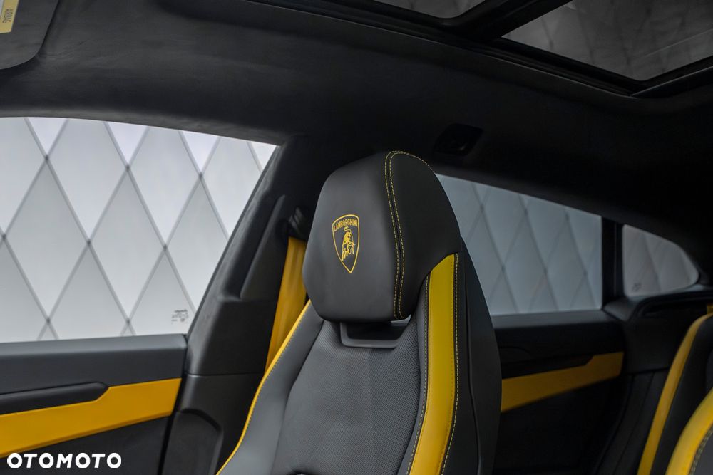 Lamborghini Urus - 21