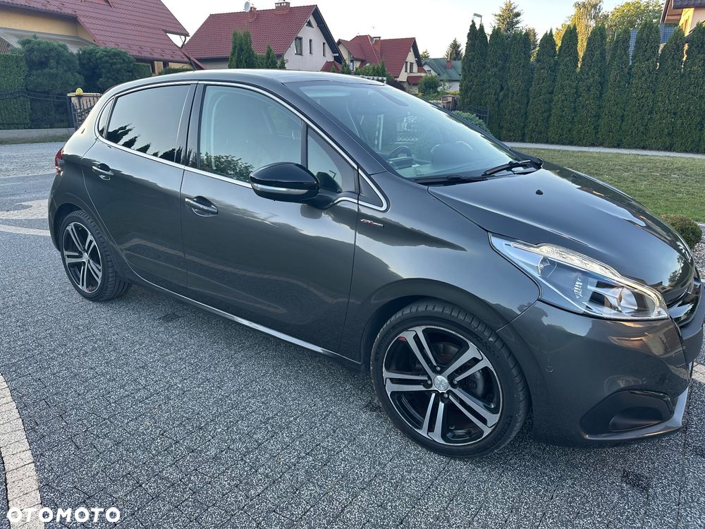 Peugeot 208 PureTech 130 EAT8 GT Pack - 4