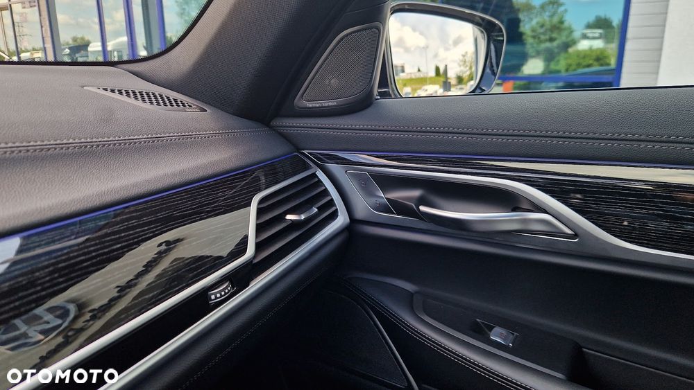 BMW Seria 7 730d xDrive mHEV - 18