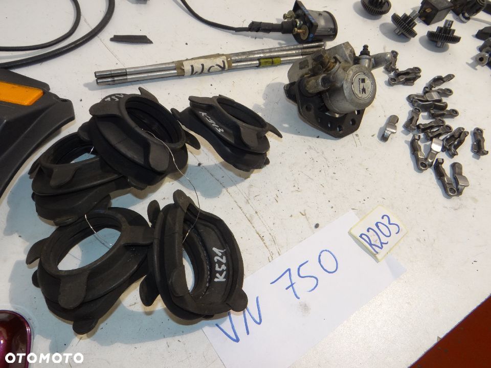 VN 750 Vulcan lampa tył ślizg rozrządu boczek guma walu dźwigienki zaworowe ciegno hamulca R203 - 12