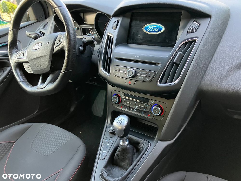Ford Focus 1.5 EcoBoost ST-Line - 13