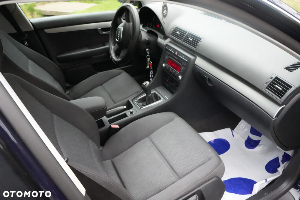 Audi A4 Limousine - 15