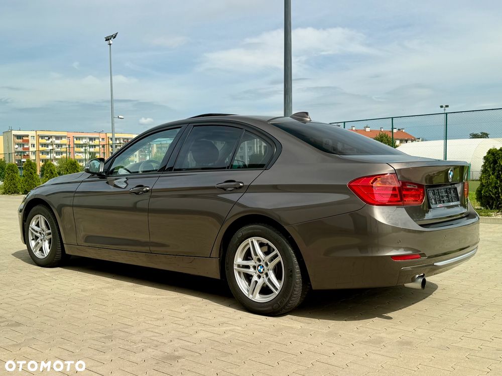 BMW Seria 3 320i Modern Line - 13