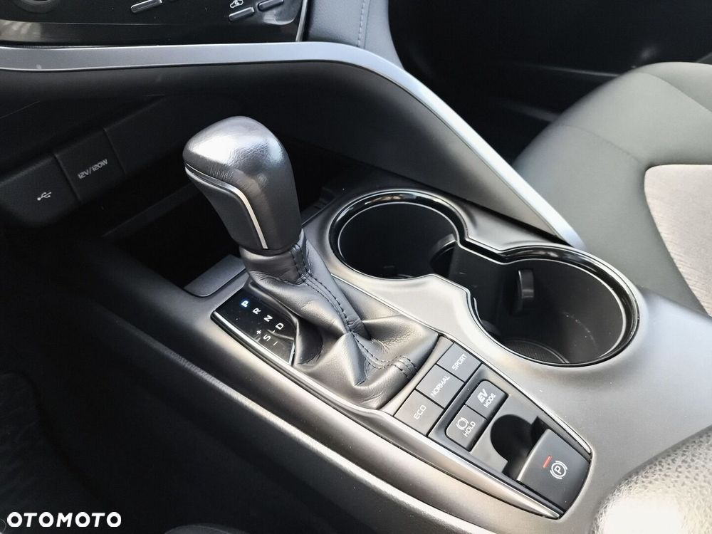 Toyota Camry 2.5 Hybrid Comfort CVT - 23
