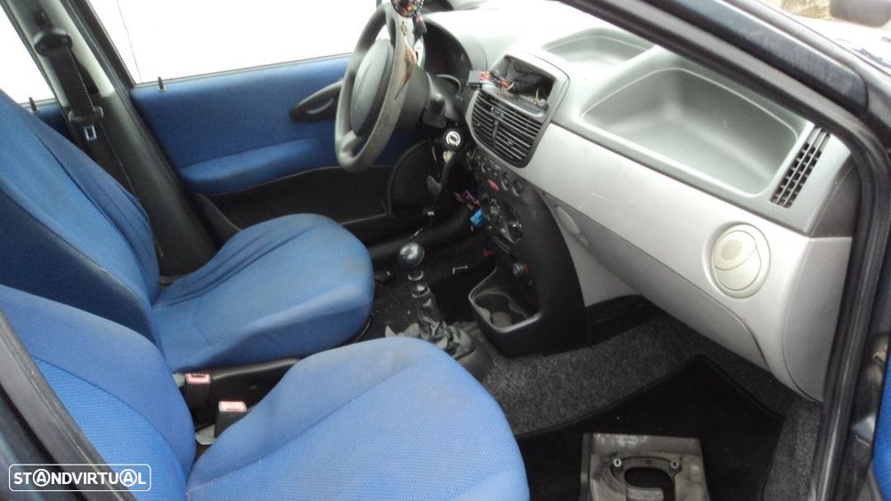 Fiat Punto 1.2 5P 2002 - Para Peças - 5