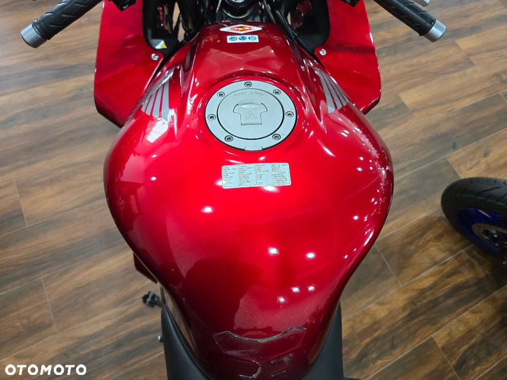 Honda VFR - 16