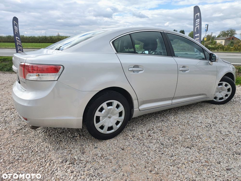 Toyota Avensis - 8