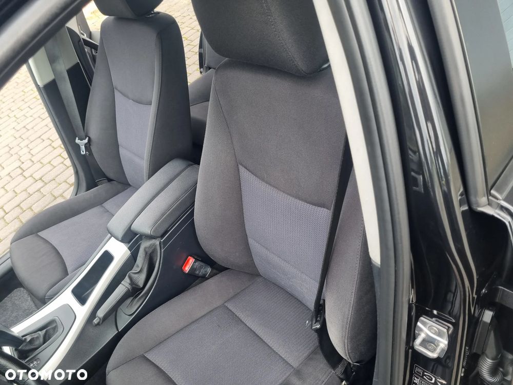 BMW Seria 3 318d DPF Edition Sport - 14