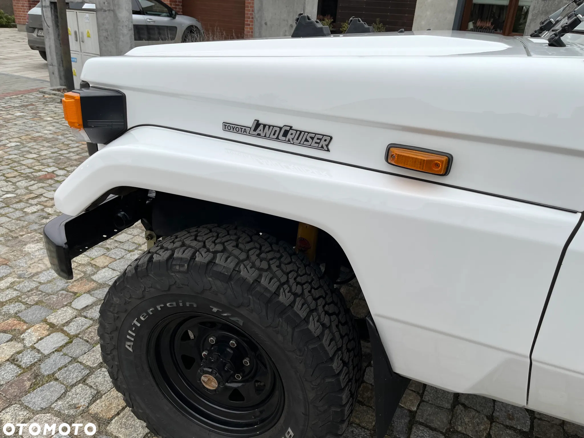 Toyota Land Cruiser HT LX - 18