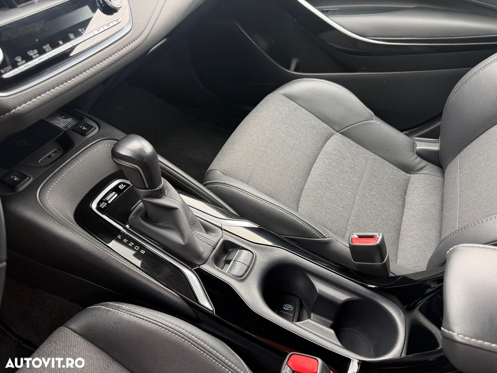 Toyota Corolla 1.8 HSD Dynamic Bi-tone - 11