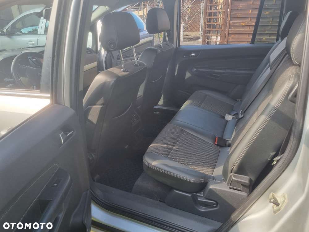 Opel Zafira 1.8 Cosmo - 26