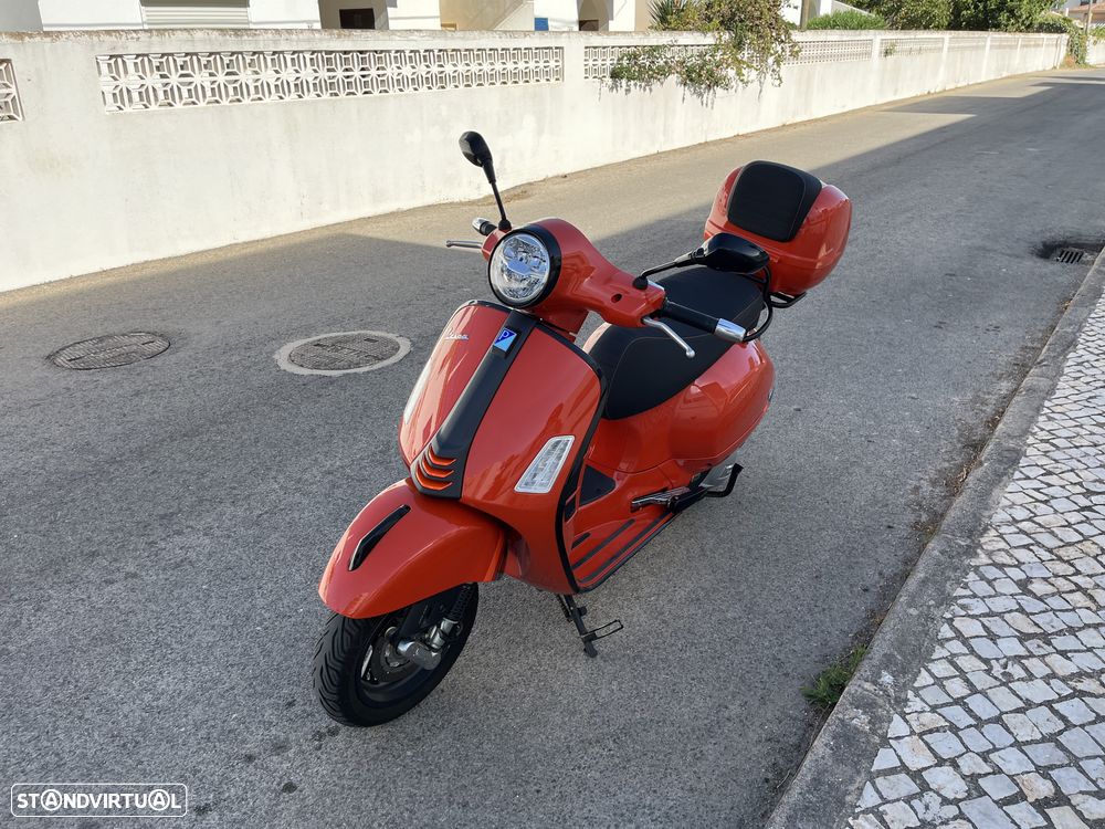 Piaggio Vespa GTS - 1