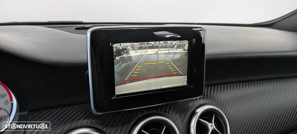 Mercedes-Benz A 180 d AMG Line - 32