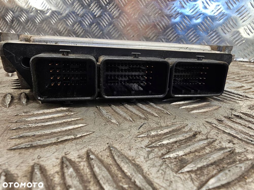 sterownik trafic vivaro 2.0 dci 0281015330 8200935115 - 4