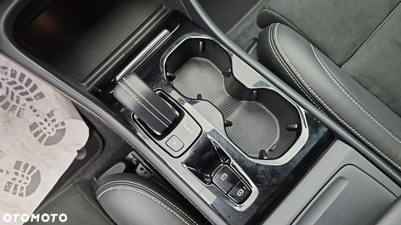 Volvo XC 40 T3 R-Design - 18