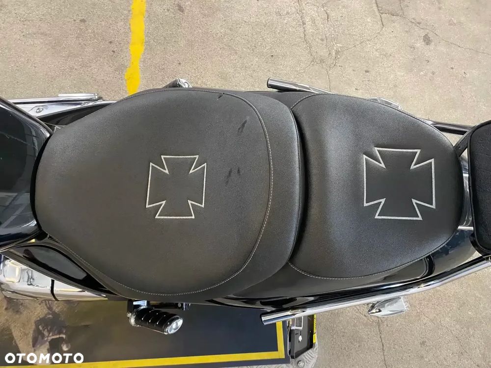 Suzuki Intruder - 24