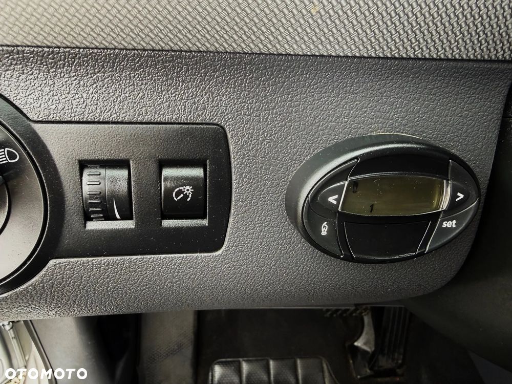 Volkswagen Touran 1.6 TDI DPF BlueMotion Technology DSG MATCH - 19