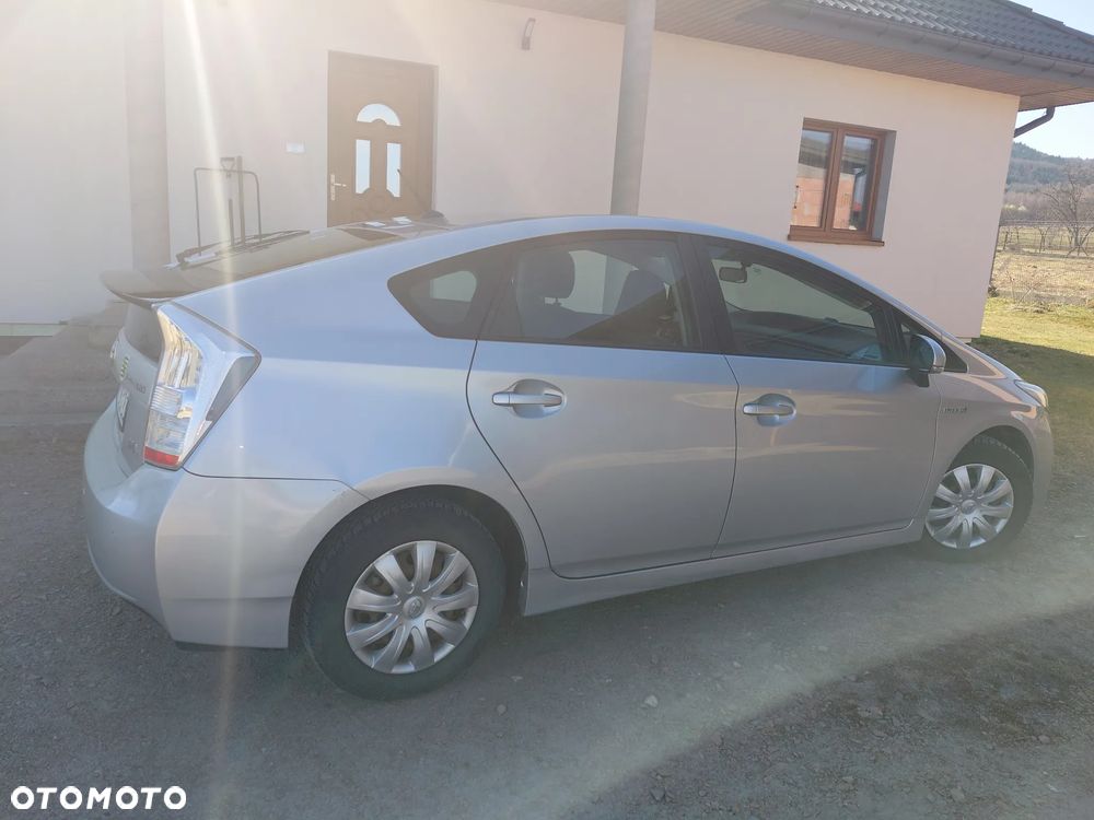 Toyota Prius 1.8 HSD Prestige - 8