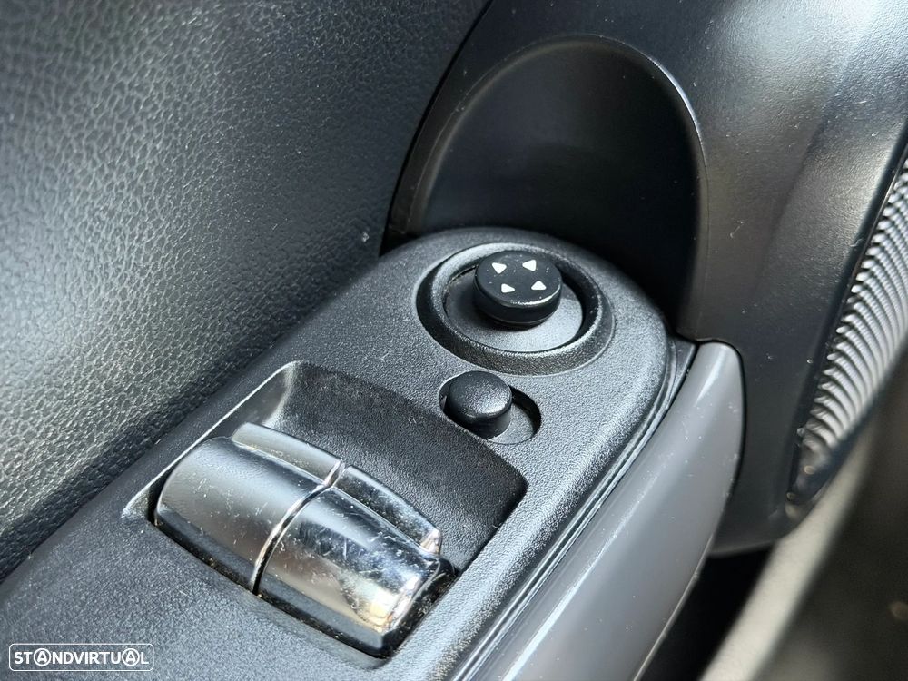 MINI 3 Portas One D - 16