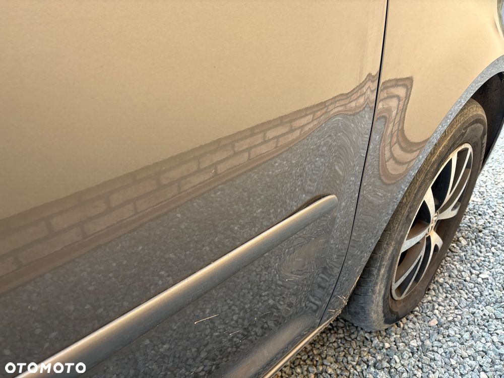 Volkswagen Touran 1.6 TDI DPF BlueMot Comfortline - 11
