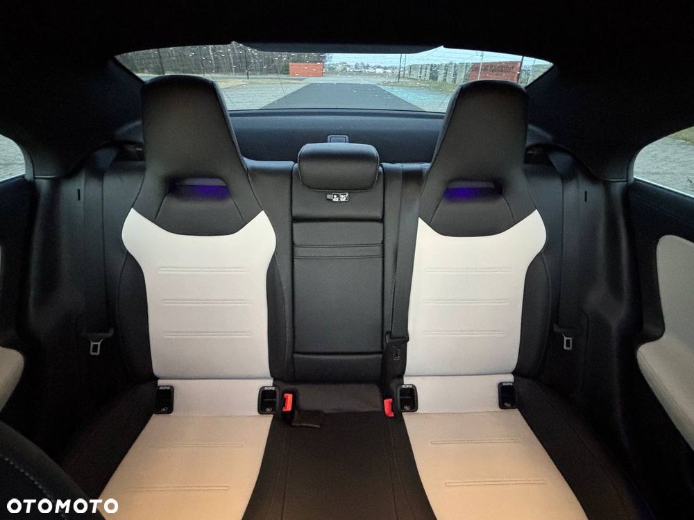 Mercedes-Benz CLA 250 4Matic 7G-DCT - 11