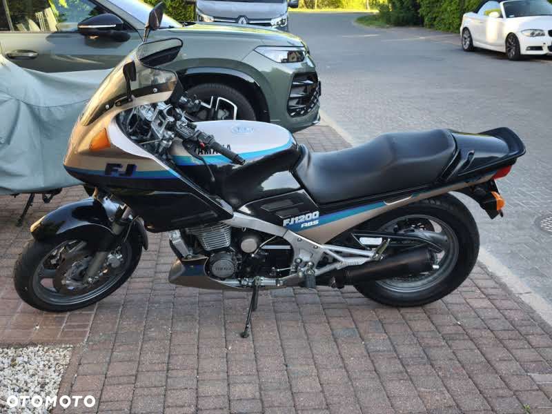 Yamaha FJ - 2