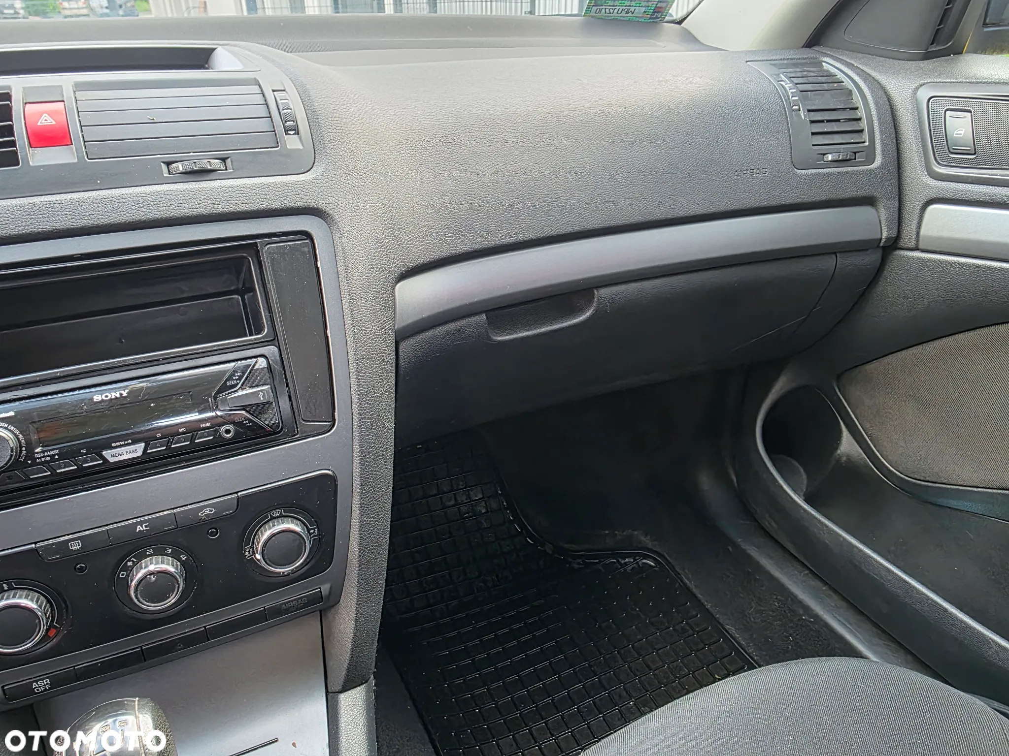 Skoda Octavia 1.6 Tour - 10