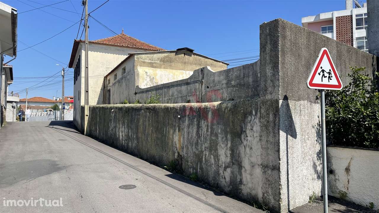 Moradia T3 para restauro, inserida num terreno de 795m2, em Santiago d - Grande imagem: 5/48
