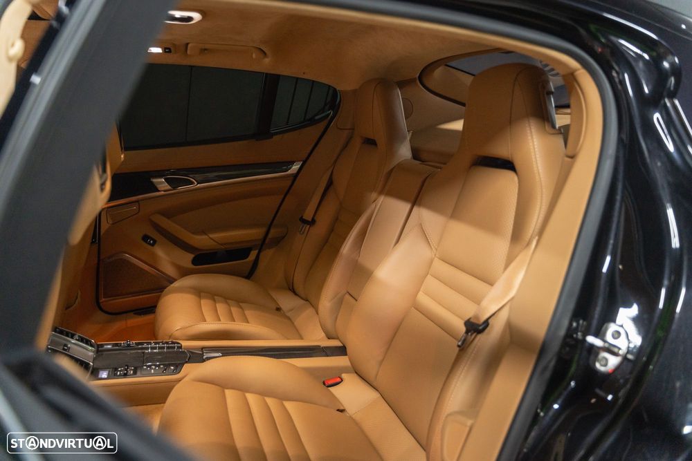Porsche Panamera Turbo S PDK - 21