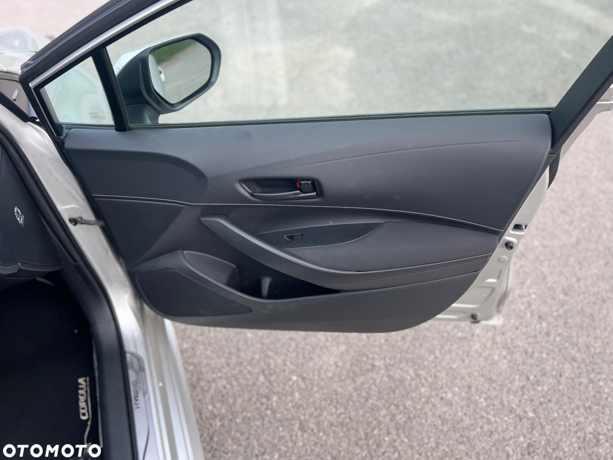 Toyota Corolla 1.8 Hybrid - 37