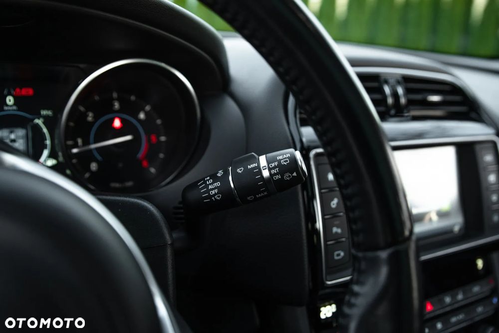 Jaguar F-Pace 25d AWD Prestige - 26