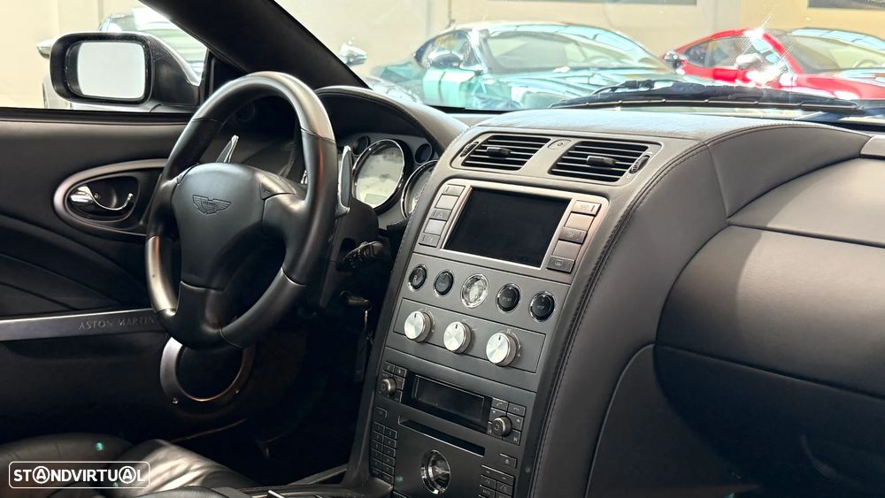 Aston Martin Vanquish S - 22