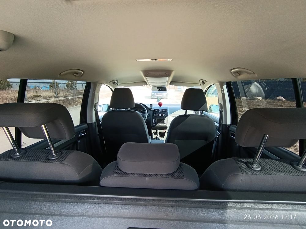 Volkswagen Touran - 11