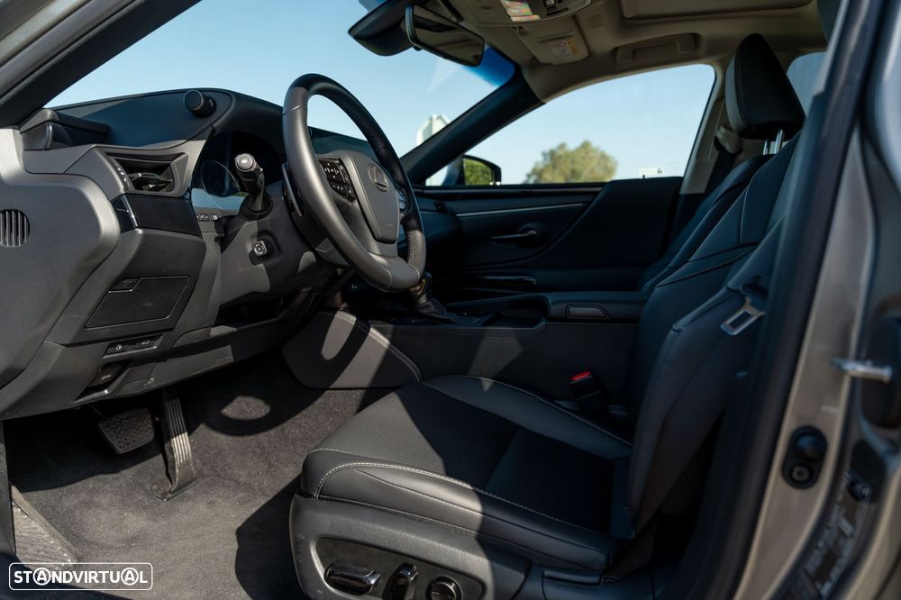 Lexus ES 300h Sport - 15