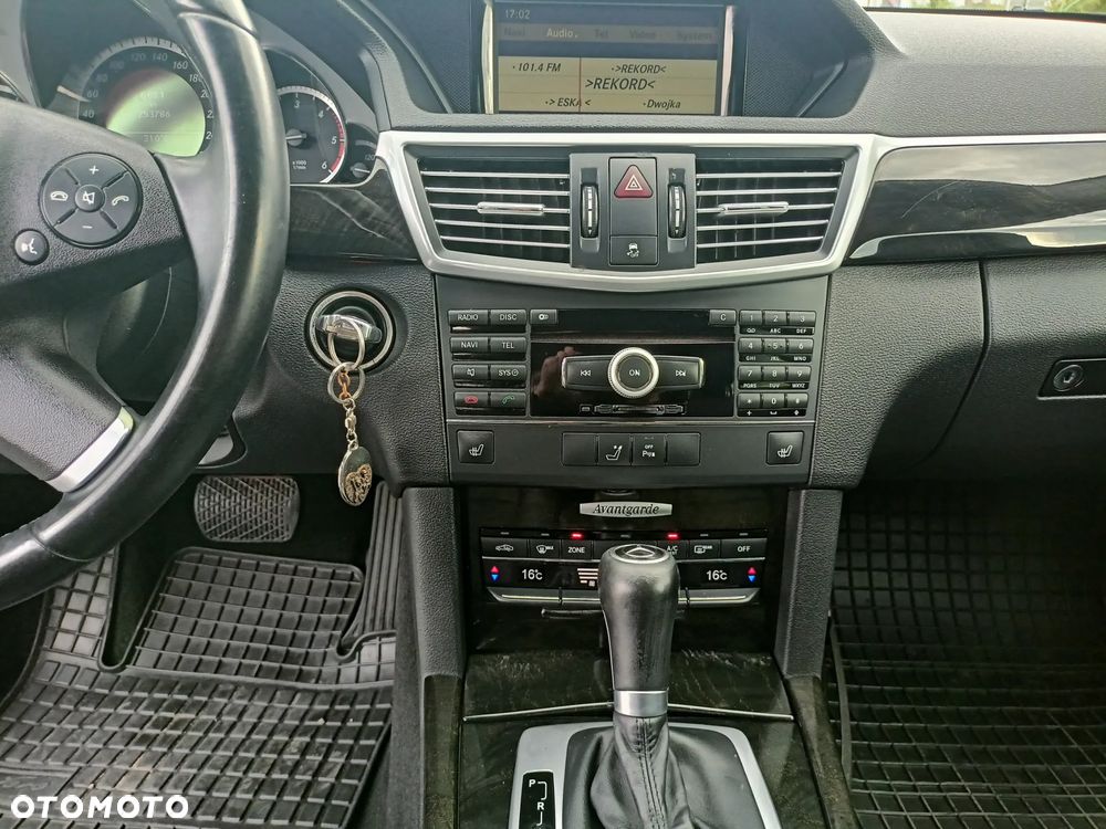 Mercedes-Benz Klasa E 250 CDI DPF BlueEFFICIENCY Automatik Avantgarde - 17