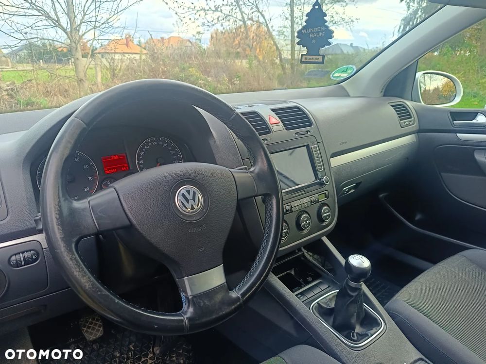Volkswagen Golf - 6