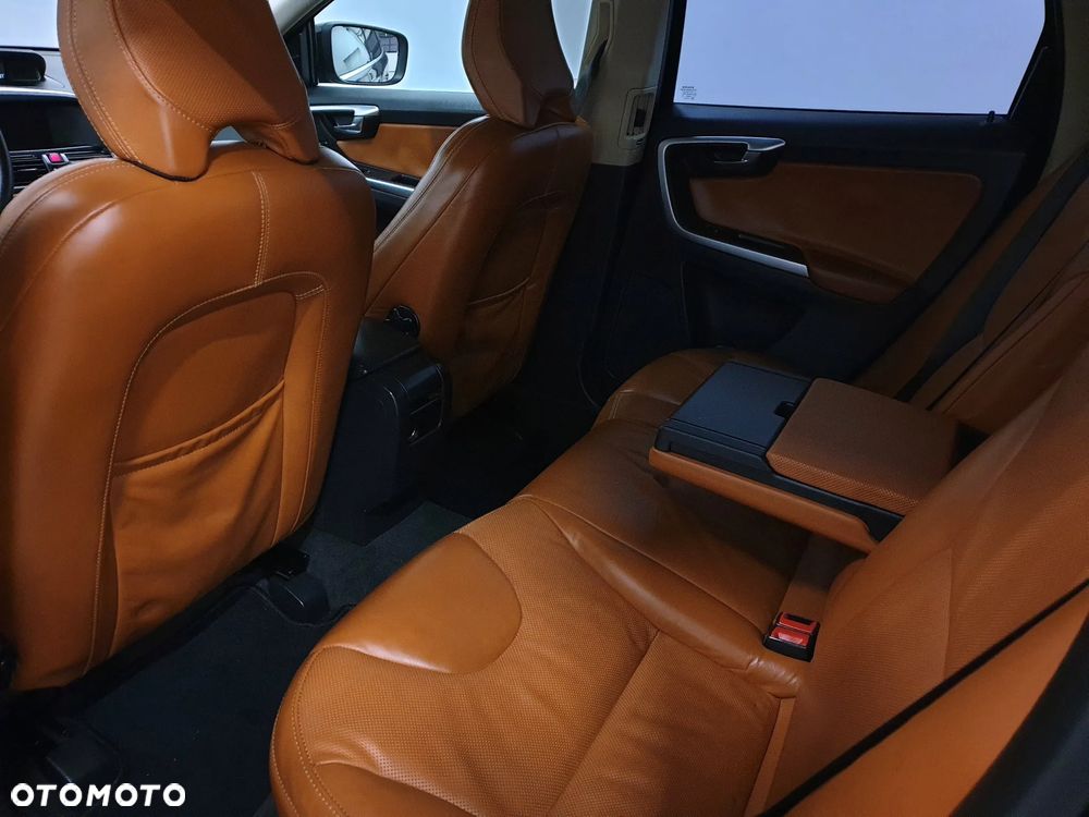 Volvo XC 60 D5 AWD Momentum - 39