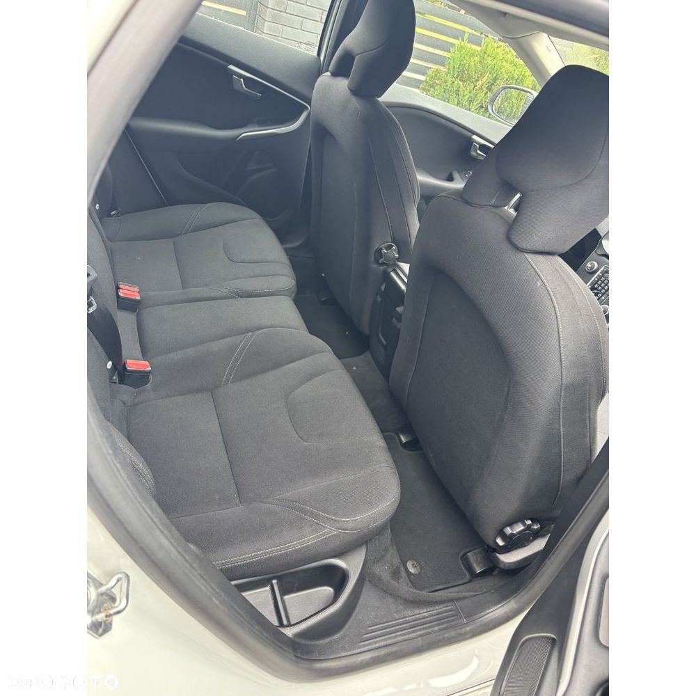 Volvo V40 D2 Kinetic - 12