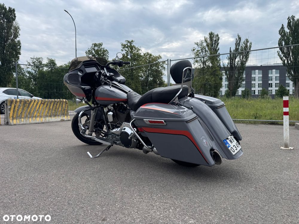 Harley-Davidson Touring Road Glide - 2