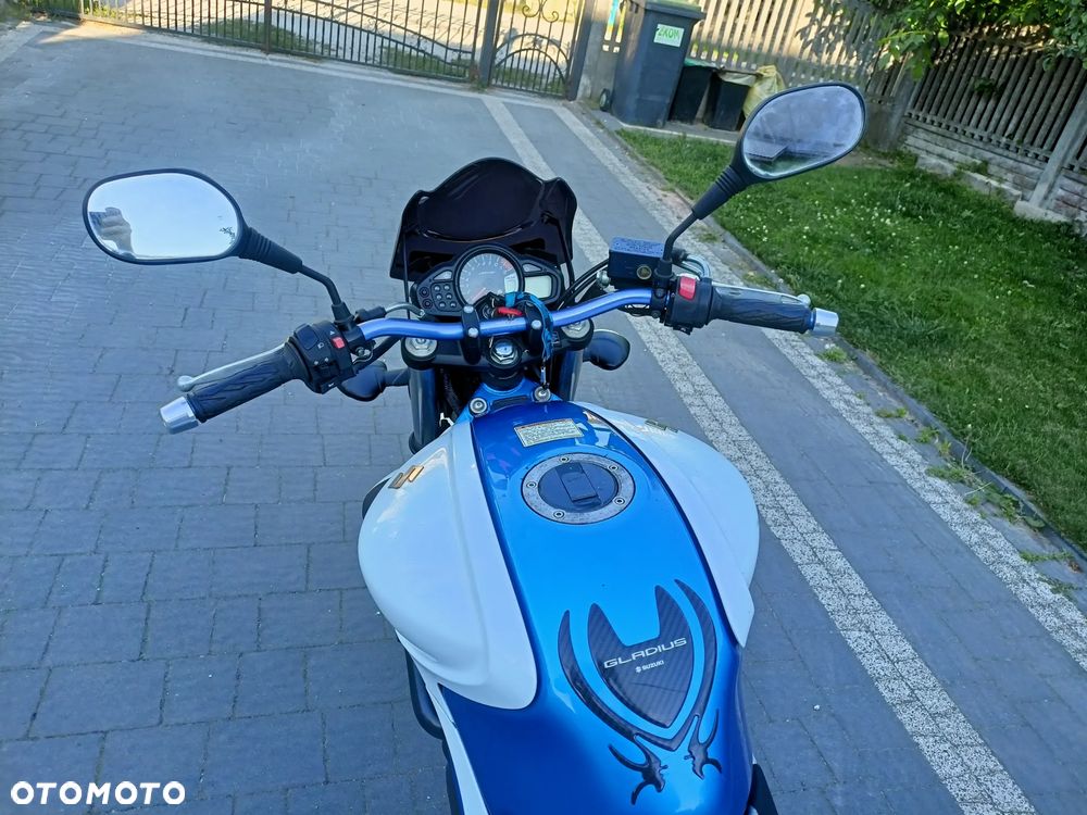 Suzuki Gladius - 8