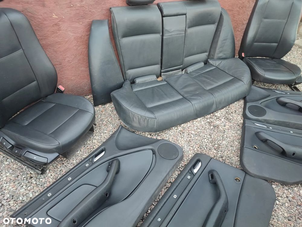 BMW E46 SEDAN ORYGINALNY KOMPLET FOTELI SKÓRZANYCH + KANAPA TYŁ SKŁADANA + BOCZKI EUROPA POD PODUSZKI AIR-BAG O NR. 52 20 8 214 940 / 52 20 8 214 970 / 52 10 8 214 910 OEM  W DOBRYM STANIE - 5