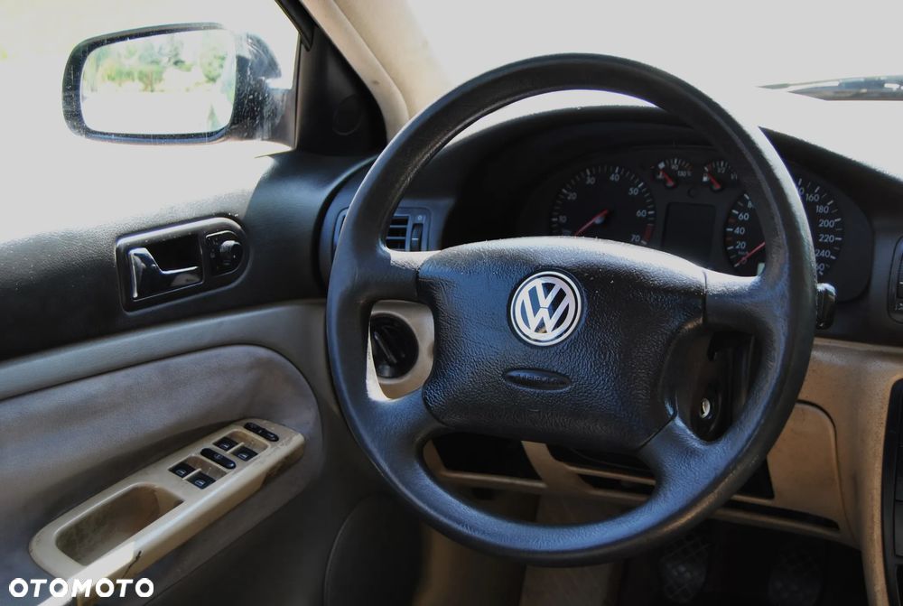 Volkswagen Passat 1.6 - 10