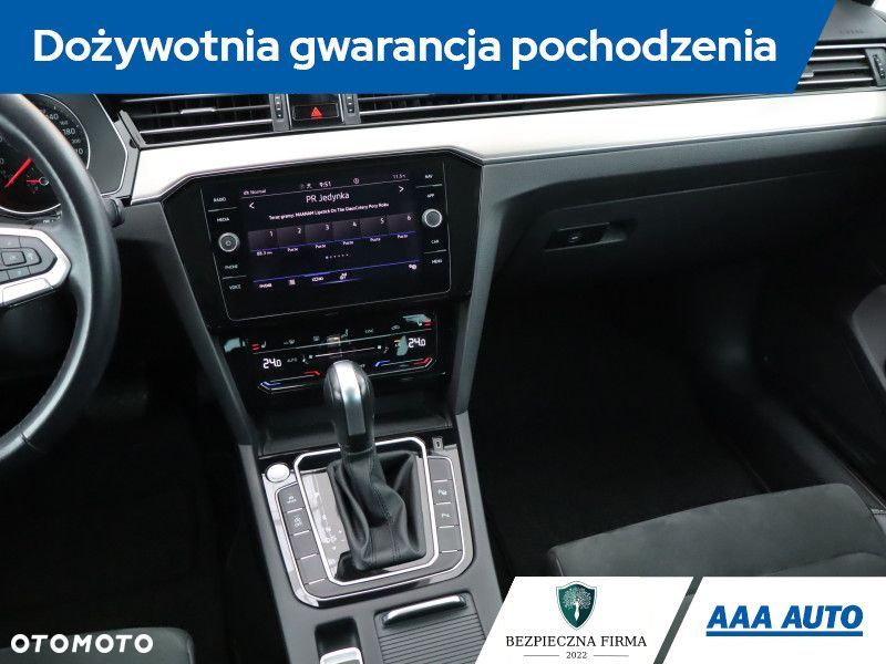 Volkswagen Passat - 9