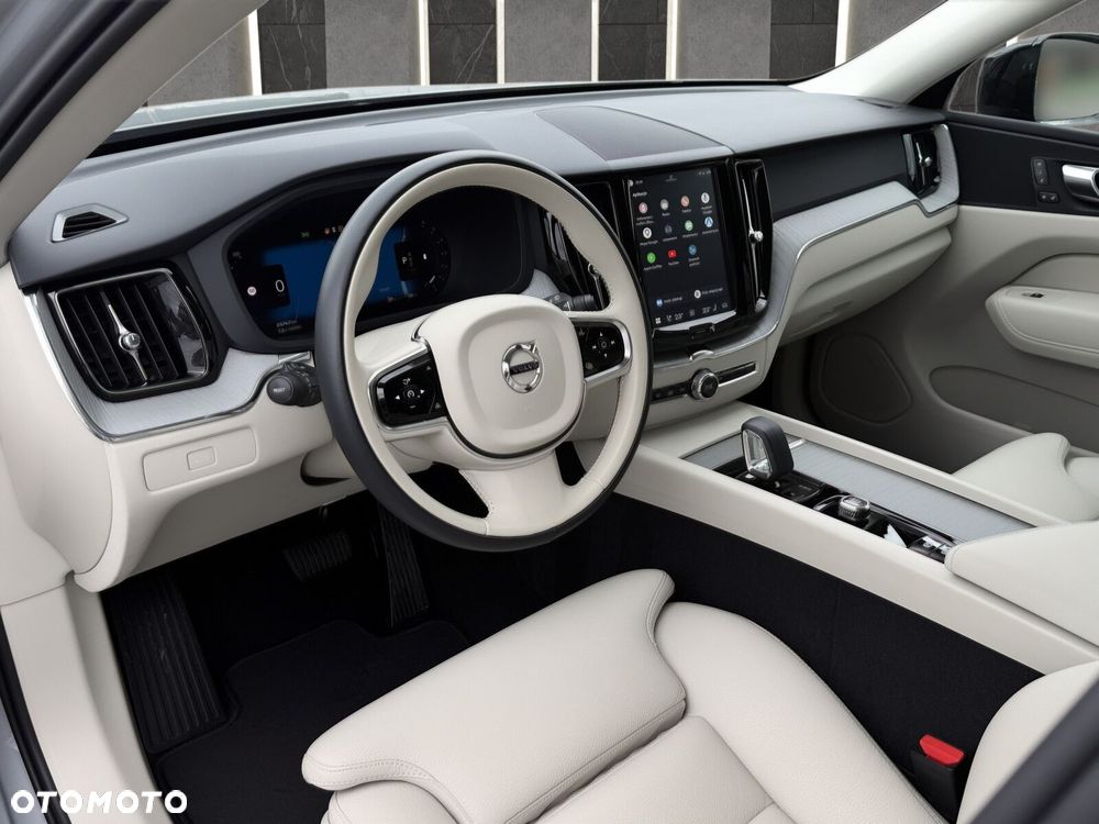 Volvo XC 60 B4 D Plus Dark - 11