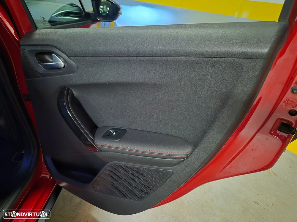 Peugeot 2008 1.6 BlueHDi GT Line - 40