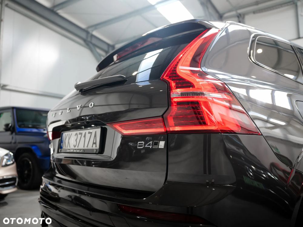 Volvo XC 60 B4 D AWD Plus Dark - 10